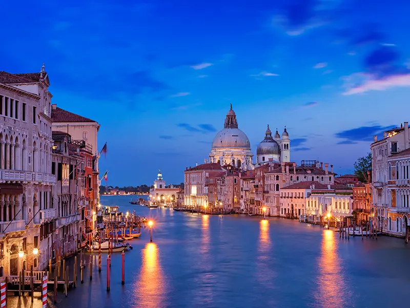 Venecija nocu
